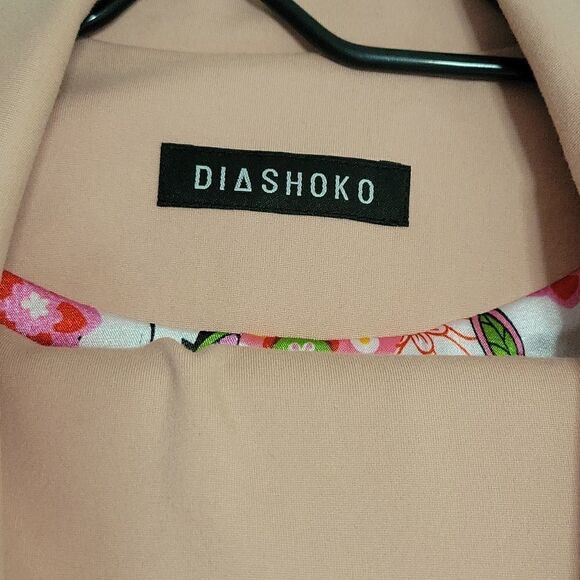 Suite    - Picture 2 of 12